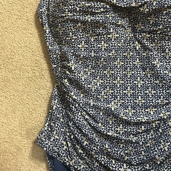 Nip Tuck Swim Size 14 One Piece Bathing Suit Blue and White Flattering - Picture 6 of 9